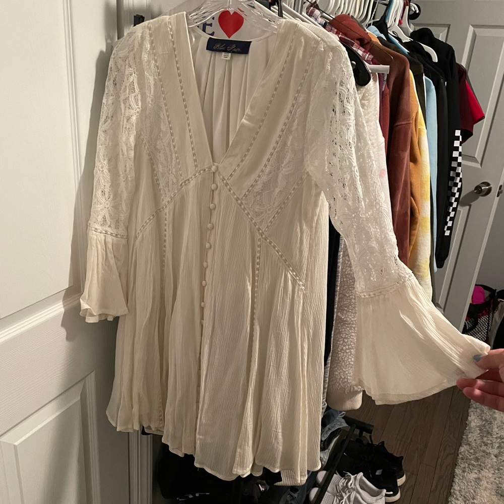 White lace long sleeve dress